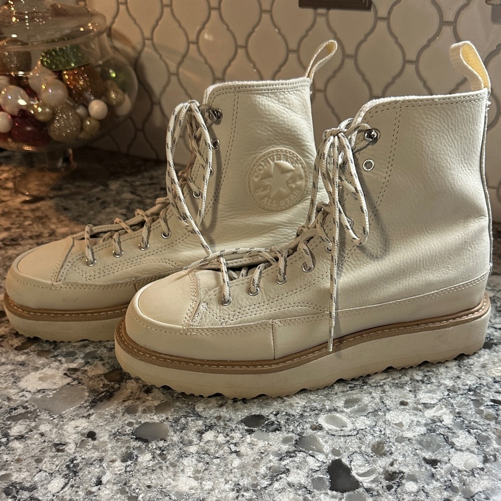 Converse Women's Cream leather High-Top Sneakers